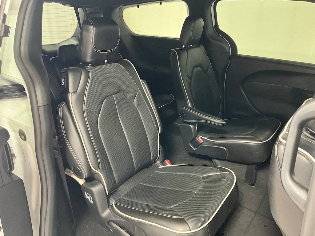Used 2025 Chrysler Pacifica Limited