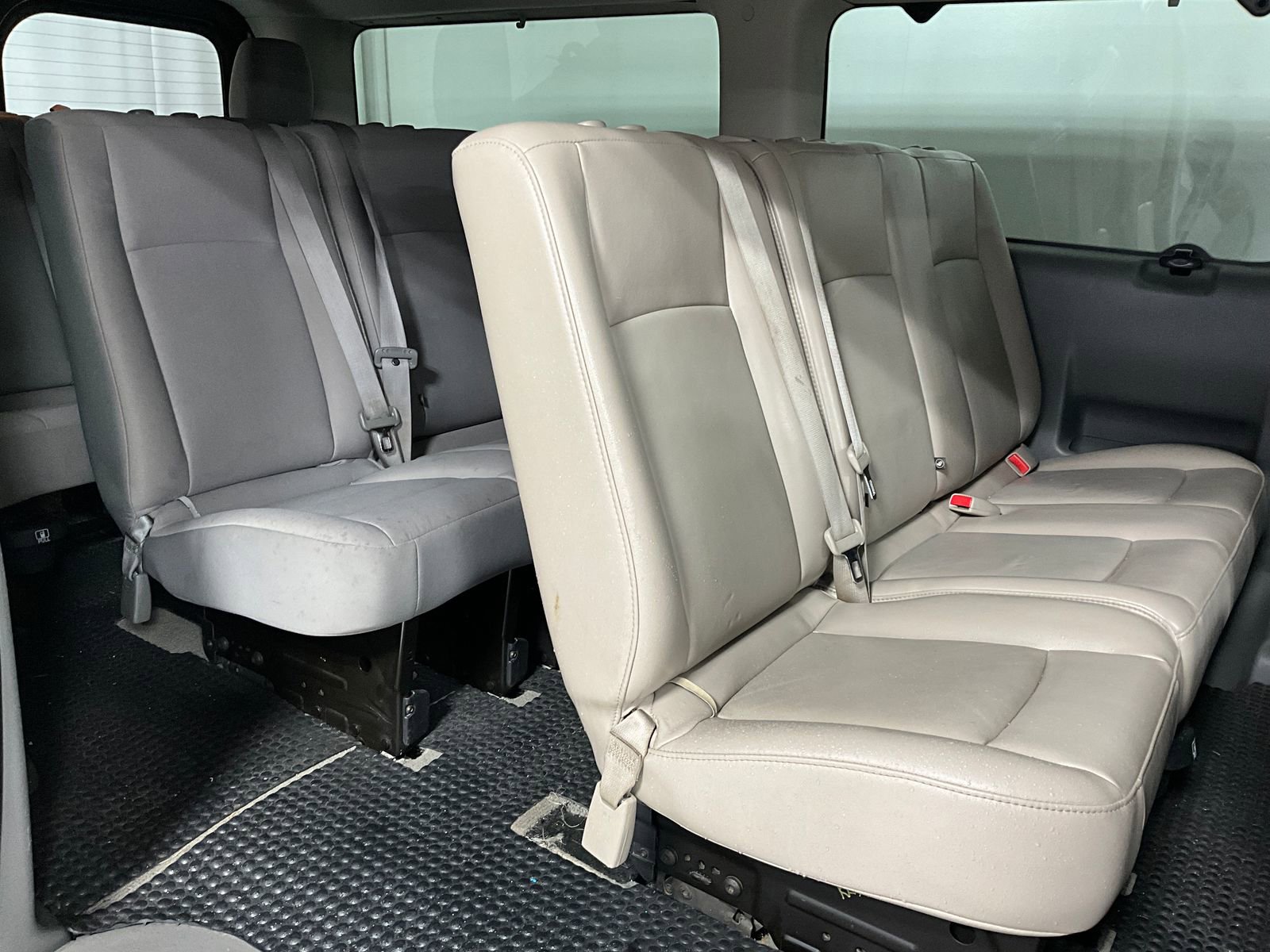 2018 Nissan NV3500 photo 2