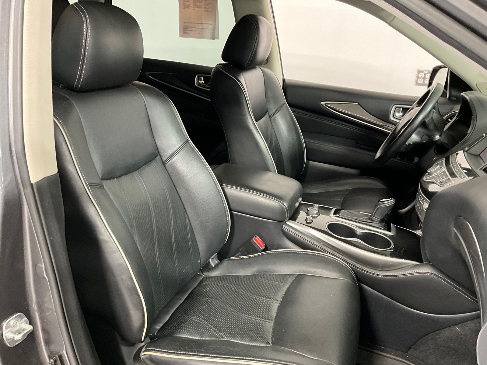 2017 Infiniti QX60 Base photo 2