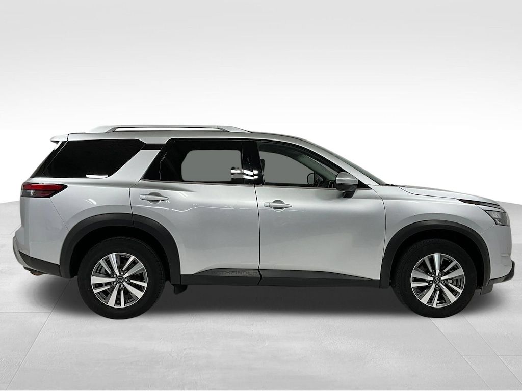 Used 2025 Nissan Pathfinder SL