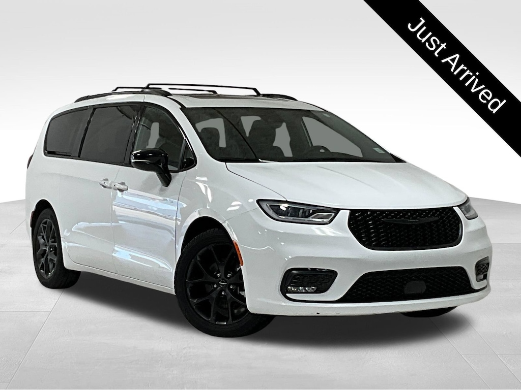 Used 2025 Chrysler Pacifica Limited