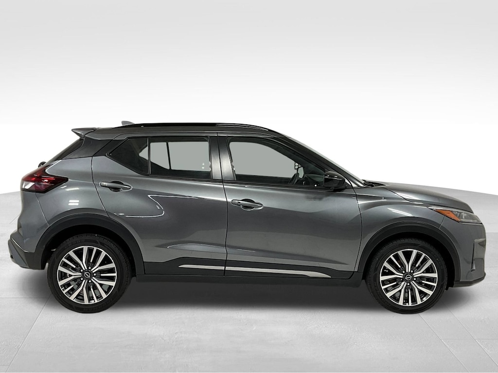 Used 2024 Nissan Kicks SR