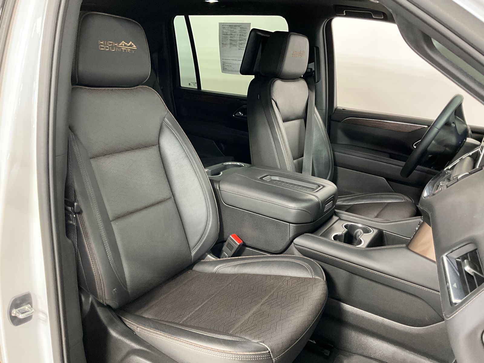2023 Chevrolet Suburban High Country photo 2