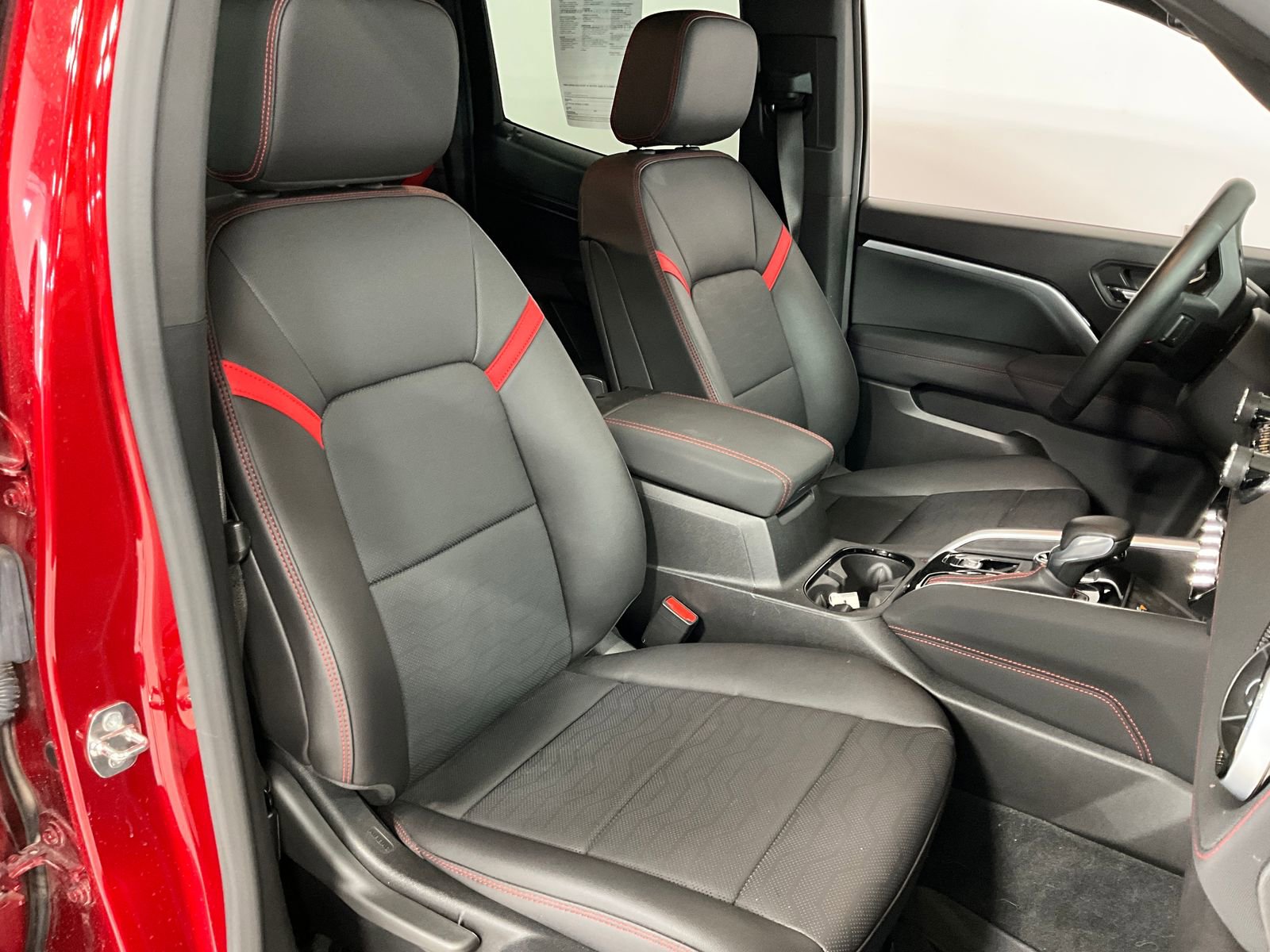 2023 Chevrolet Colorado Z71 photo 2