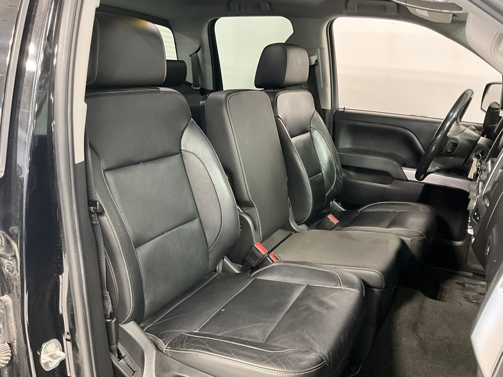 2018 Chevrolet Silverado 1500 LT photo 2