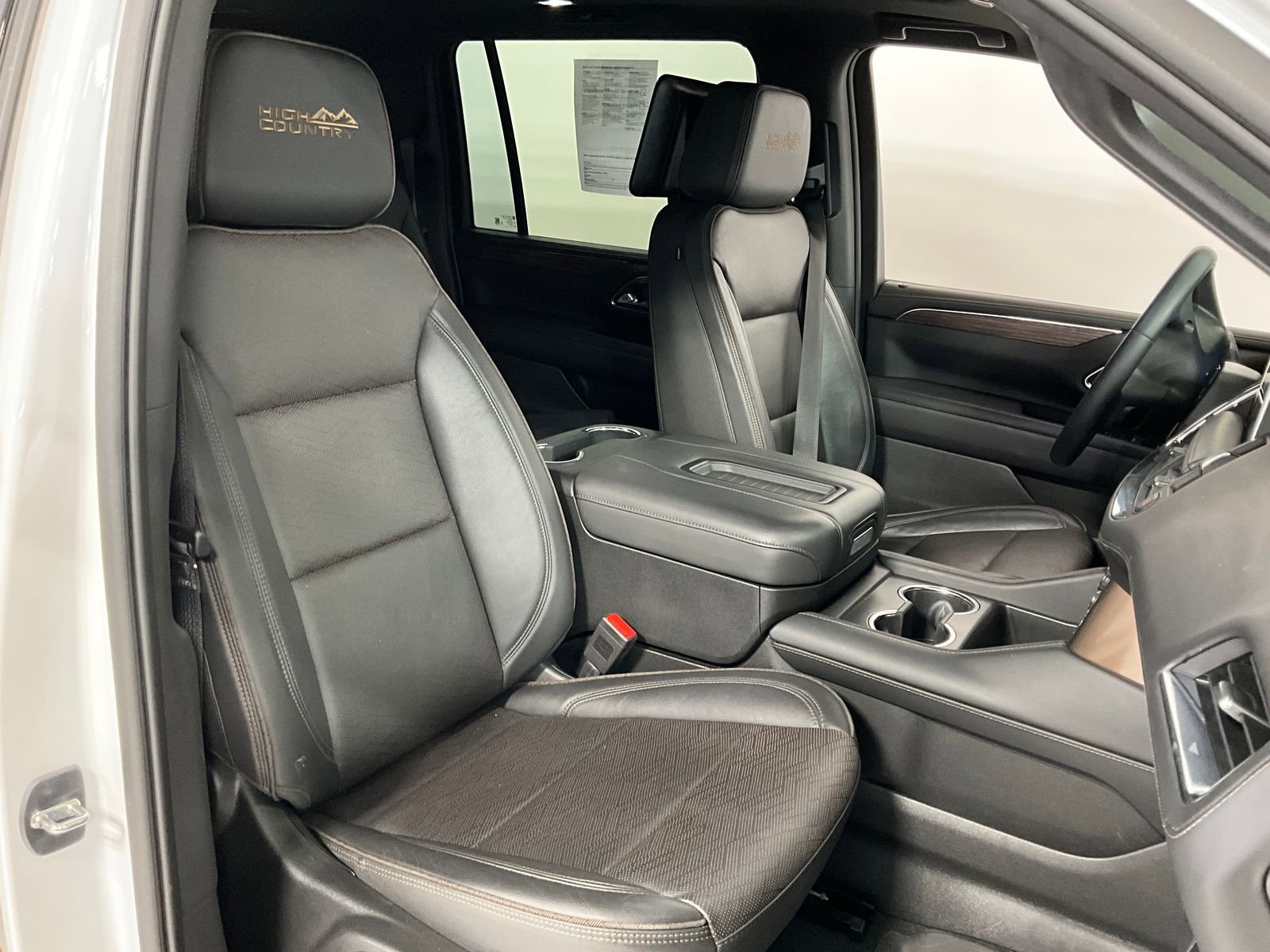 2023 Chevrolet Suburban High Country photo 2