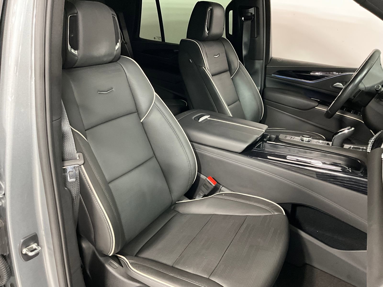 2024 Cadillac Escalade Sport photo 2