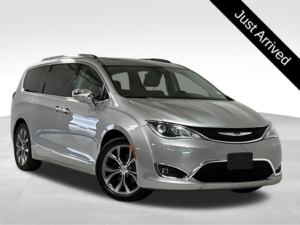 Used 2017 Chrysler Pacifica Limited Minivan