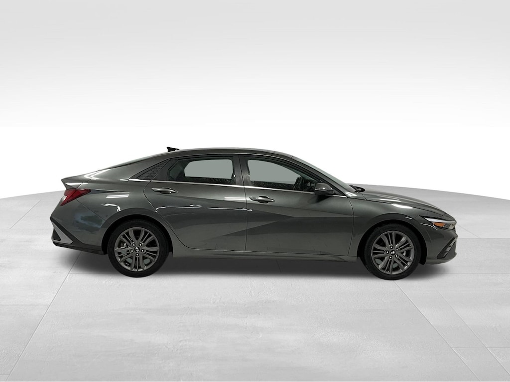 Used 2025 Hyundai Elantra Limited