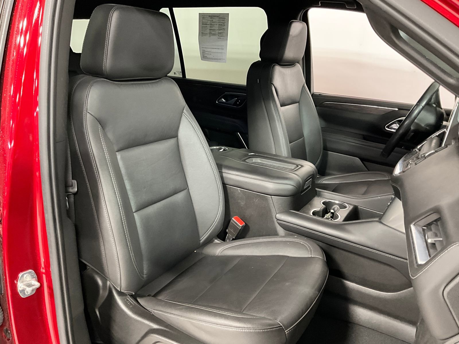 2022 Chevrolet Suburban LT photo 2