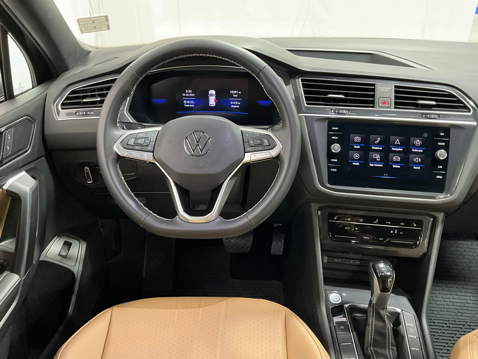 2024 Volkswagen Tiguan SE Wolfsburg Edition photo 4