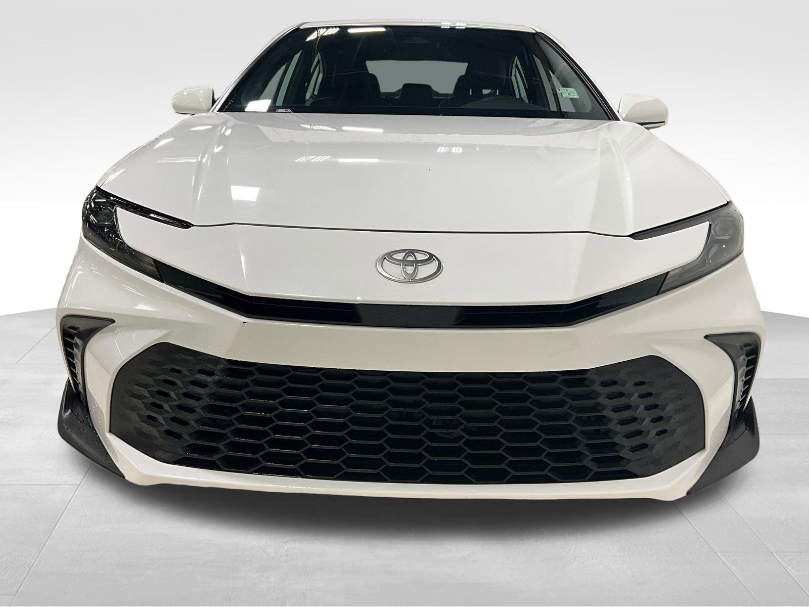 2025 Toyota Camry SE photo 2