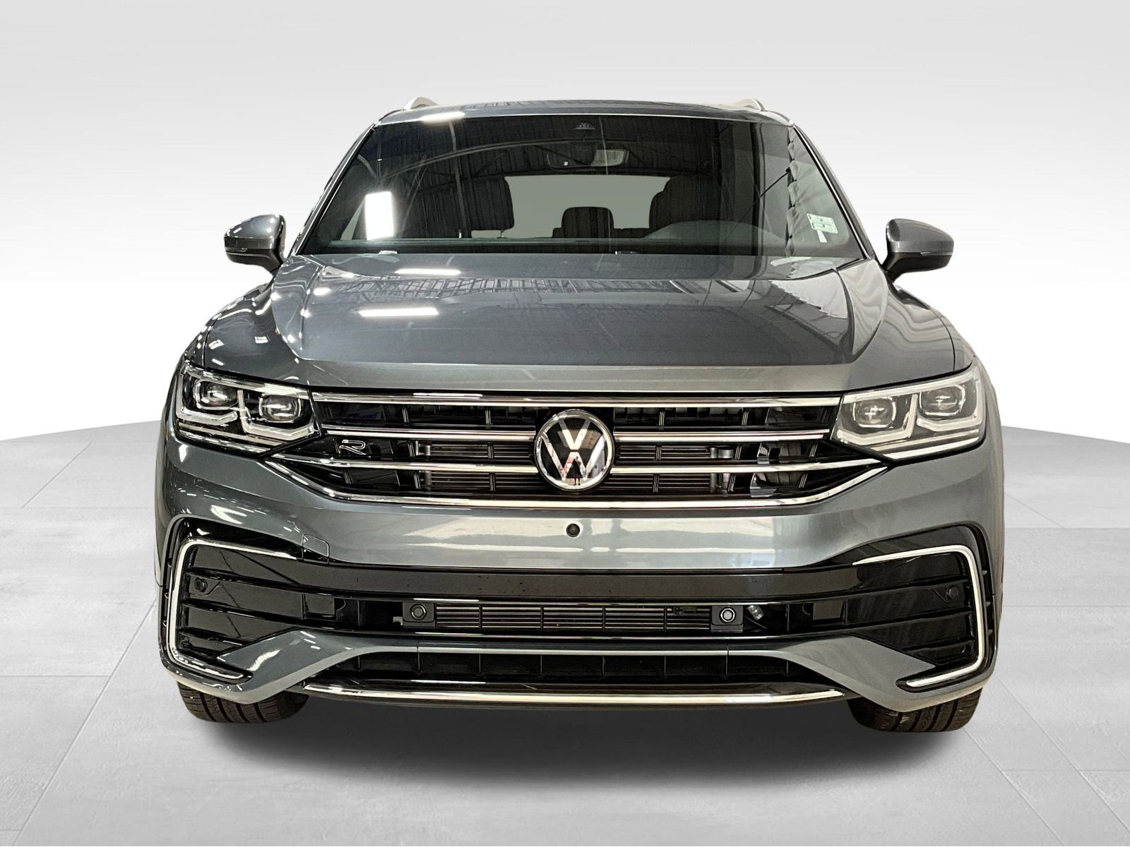 2022 Volkswagen Tiguan SEL Premium R-Line photo 2