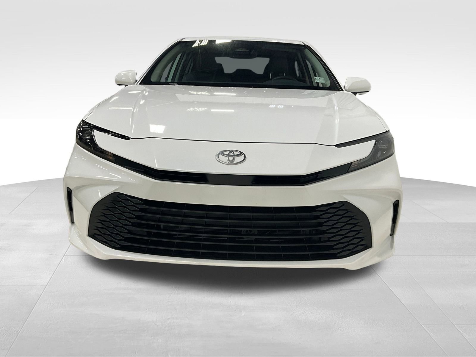 2025 Toyota Camry LE photo 2