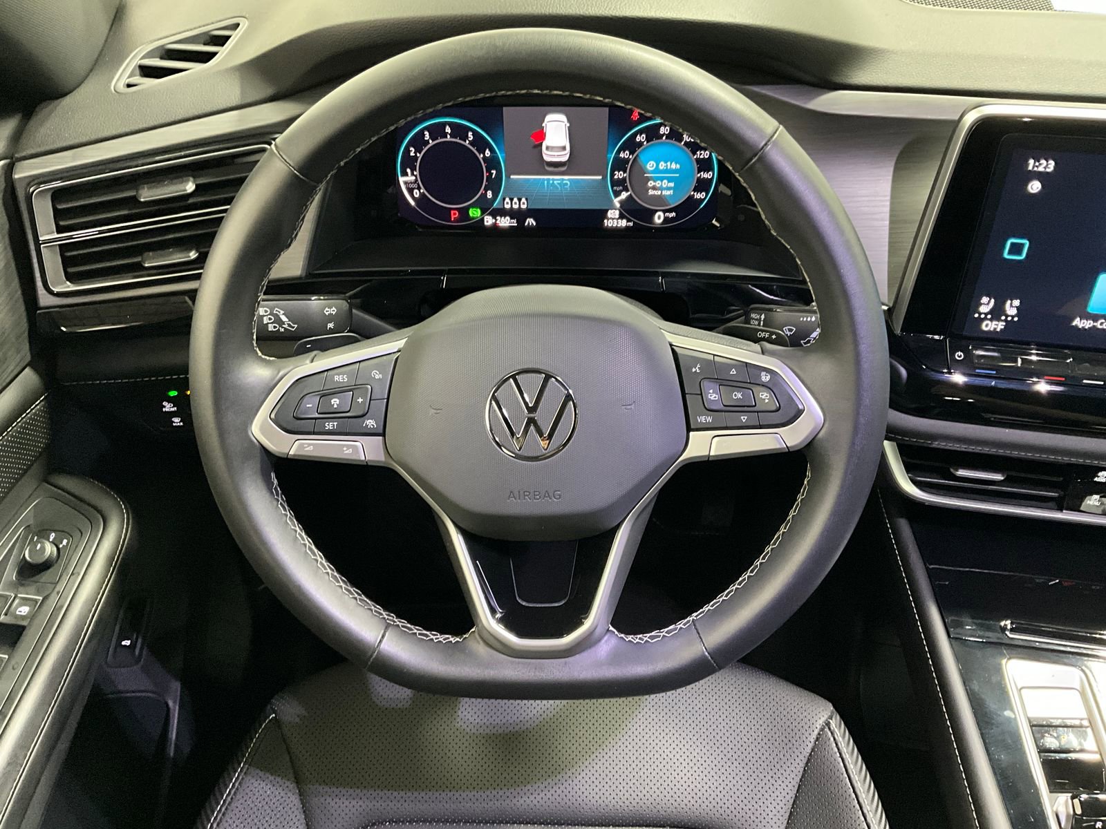 2024 Volkswagen Atlas Cross Sport SE Technology photo 4