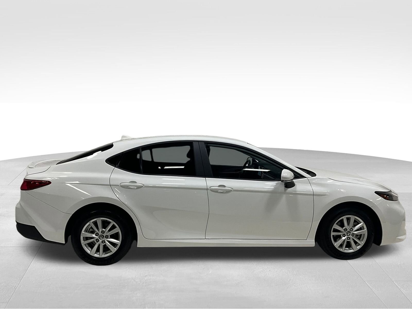 2025 Toyota Camry LE photo 3
