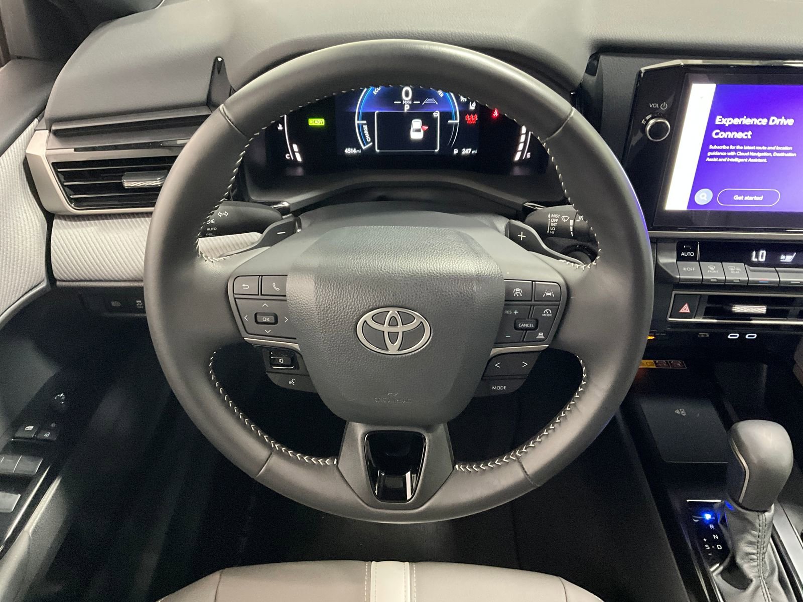 2025 Toyota Camry SE photo 4