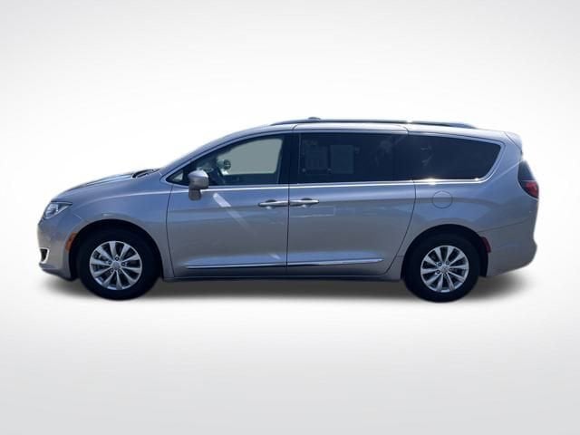 Used 2018 Chrysler Pacifica Touring L with VIN 2C4RC1BG1JR175184 for sale in Smyrna, DE