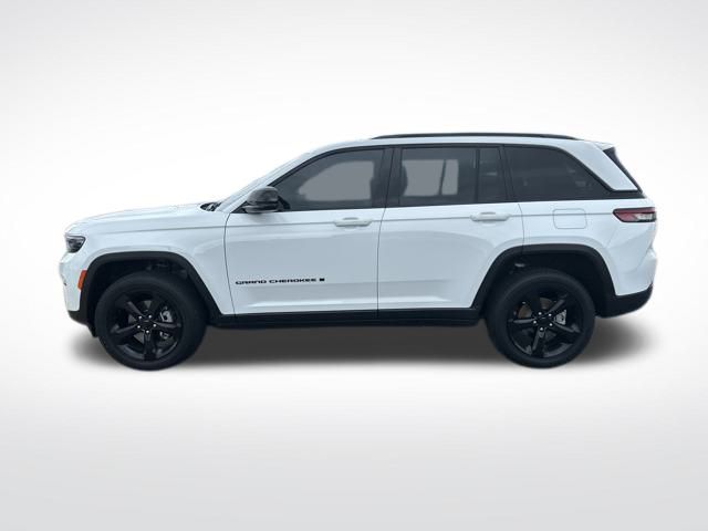 2024 Jeep Grand Cherokee Laredo Altitude X photo 2