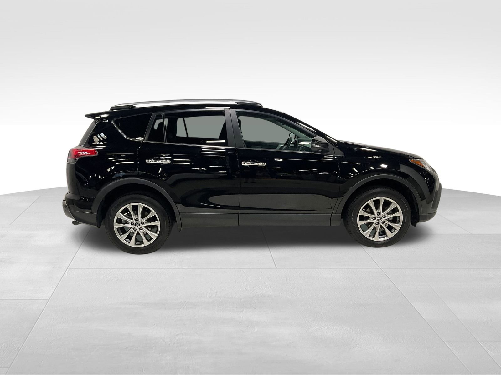2018 Toyota RAV4 Limited photo 3