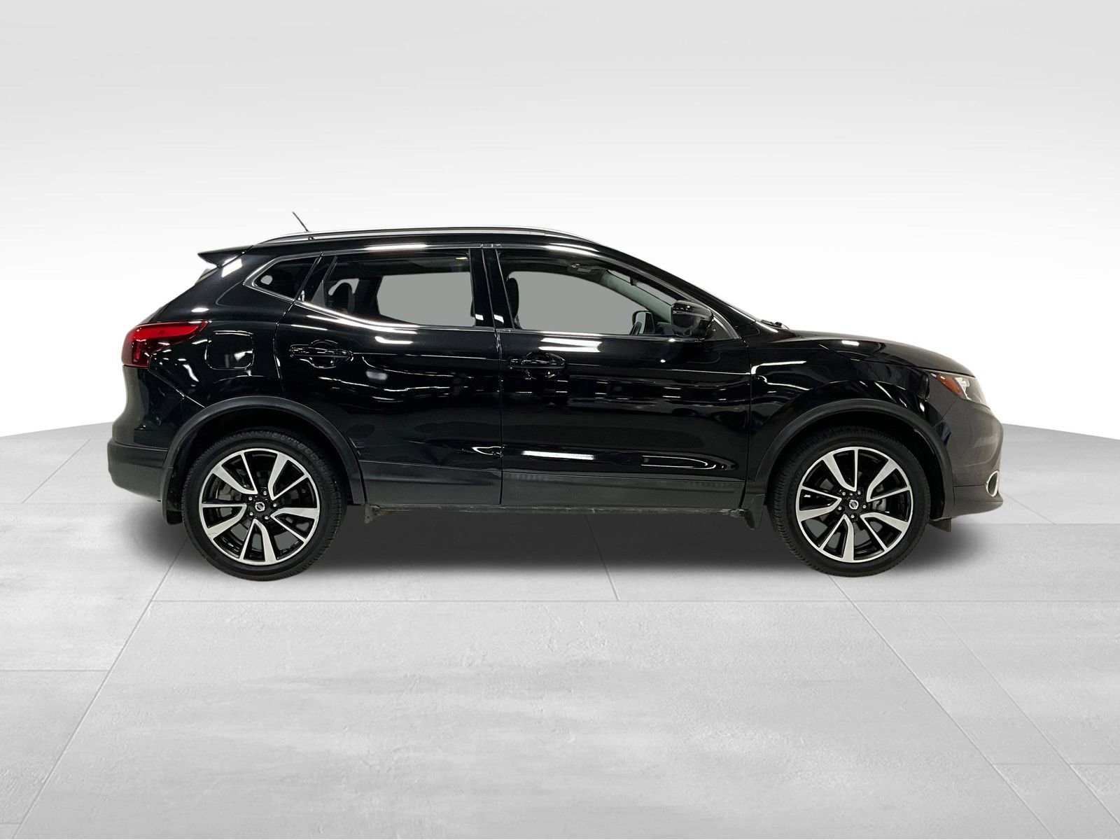 2018 Nissan Rogue Sport SL photo 2
