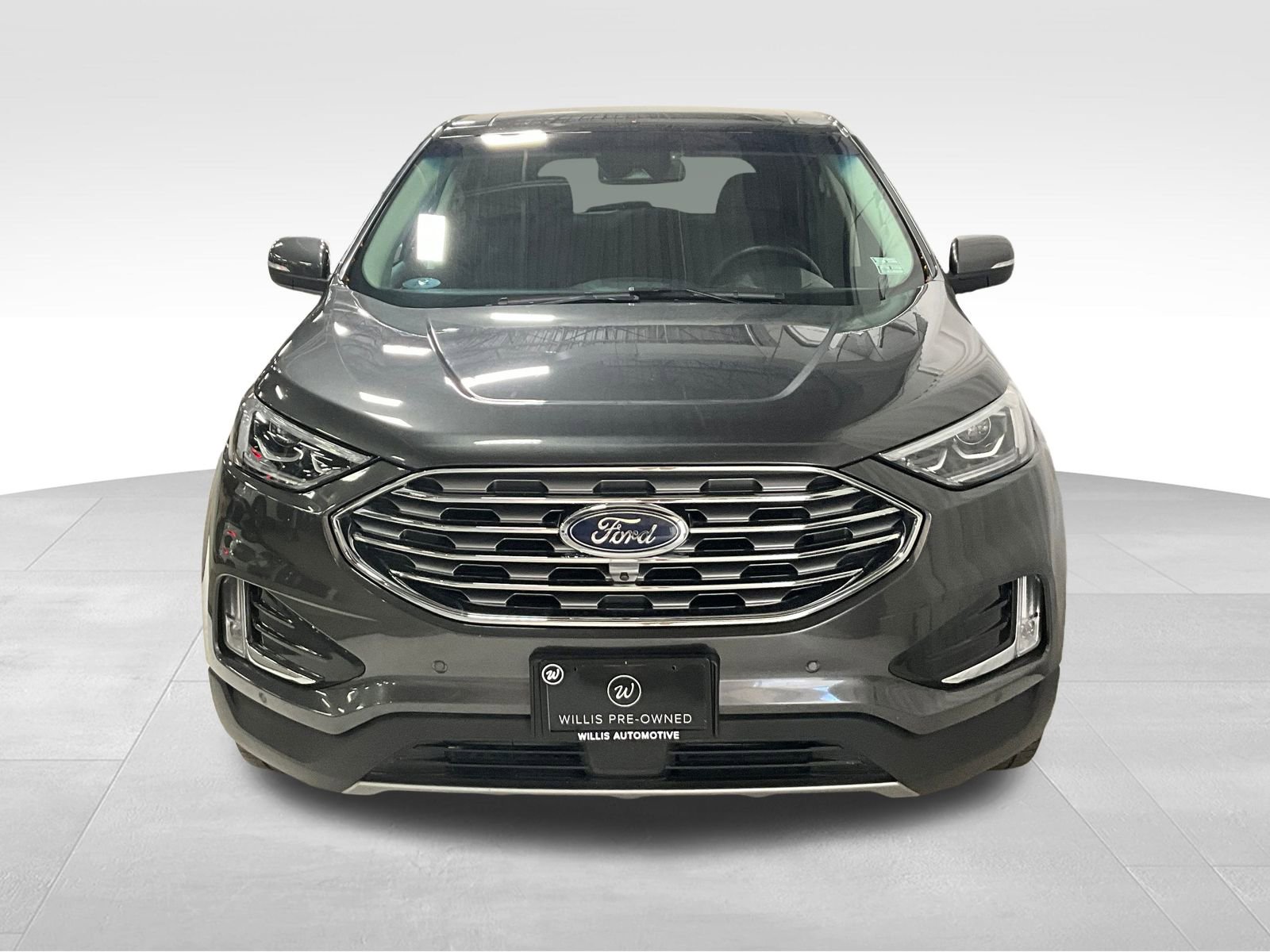 2019 Ford Edge Titanium photo 2