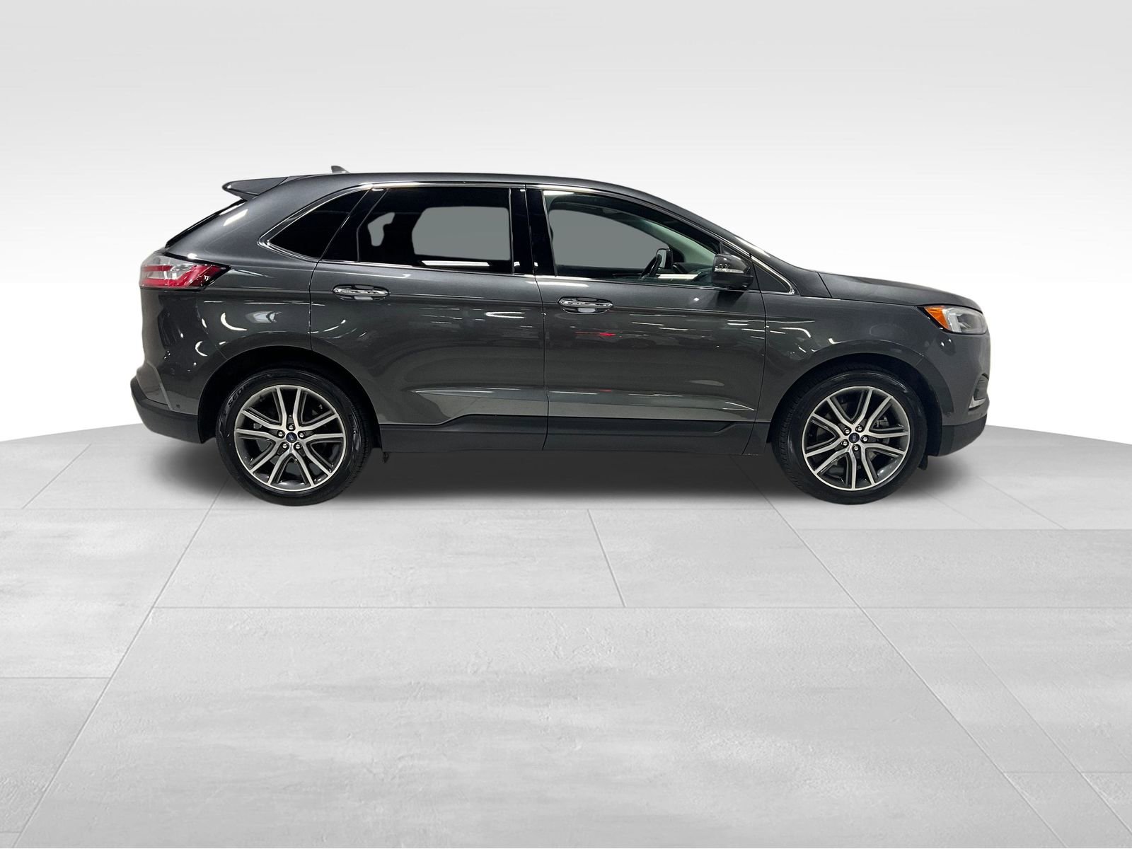 2019 Ford Edge Titanium photo 3