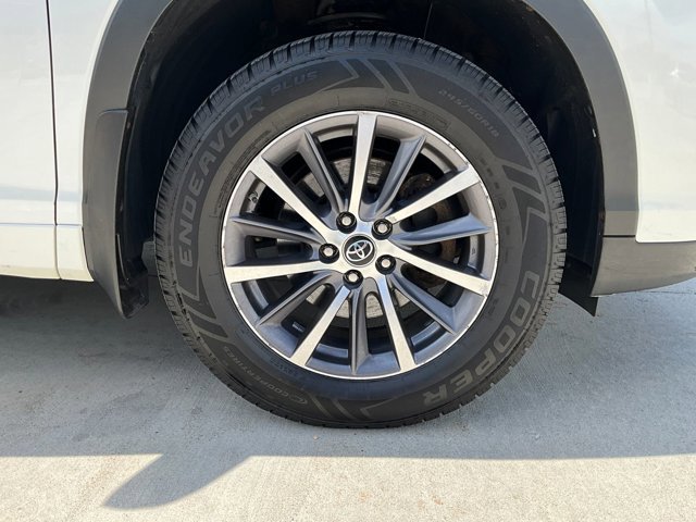 Image 8 of Used 2017 ToyotaHighlander