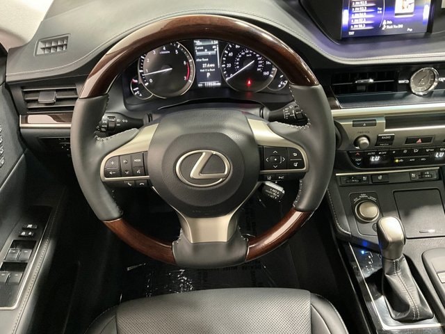 Image 4 of Used 2018 LexusES