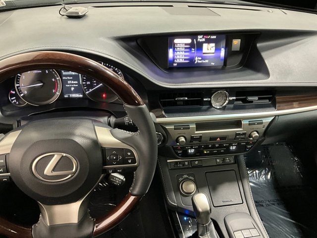 Image 5 of Used 2018 LexusES