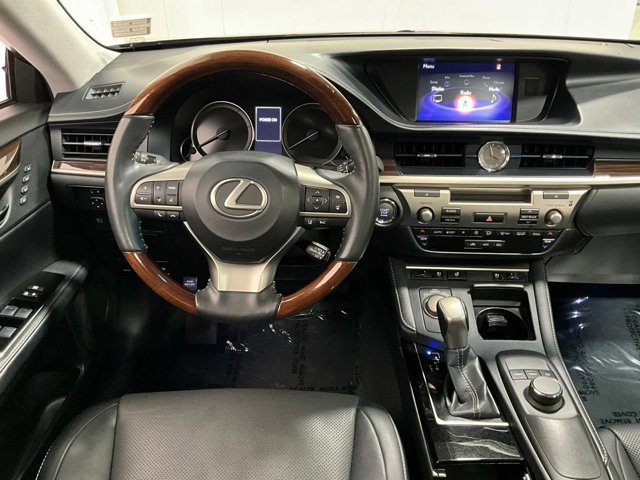 Image 4 of Used 2017 LexusES