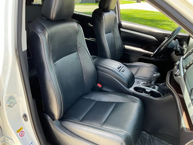 Image 6 of Used 2017 ToyotaHighlander