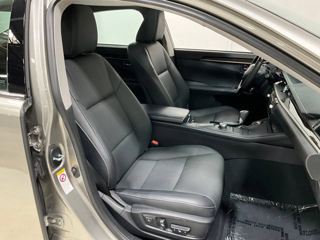 Image 6 of Used 2018 LexusES