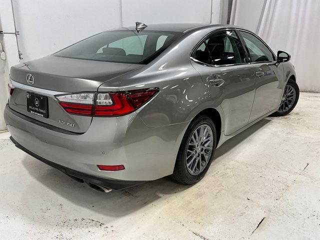 Image 9 of Used 2018 LexusES