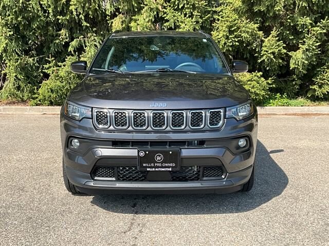 2023 Jeep Compass Latitude Lux photo 2