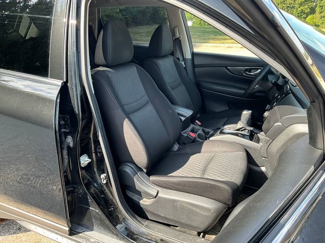 2020 Nissan Rogue SV photo 2
