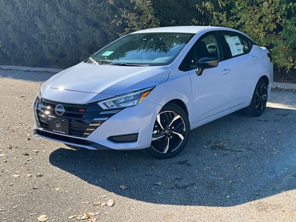 New 2025 Nissan Versa 1.6 SR Sedan