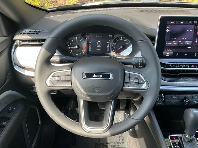 2023 Jeep Compass Latitude Lux photo 4