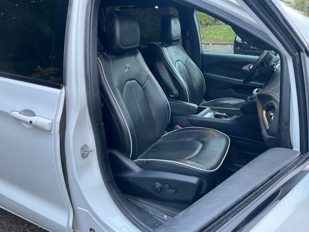 Used 2021 Chrysler Pacifica Limited Van Passenger Van