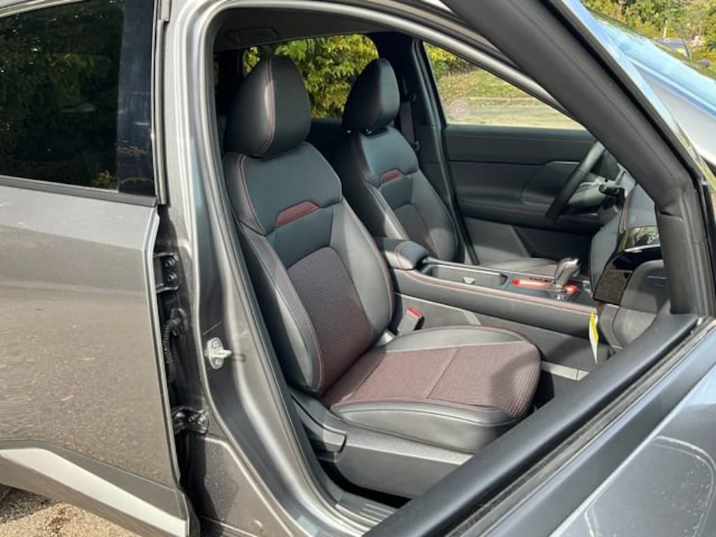 Used 2025 Nissan Kicks SR SUV