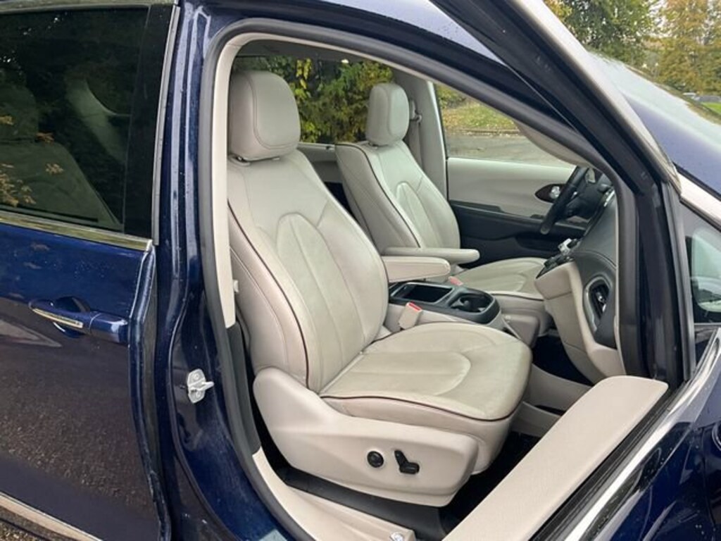 Used 2017 Chrysler Pacifica Limited Van