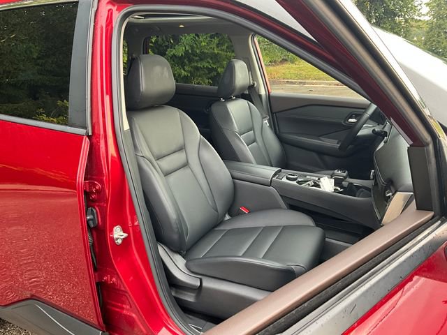 2022 Nissan Rogue SV photo 2