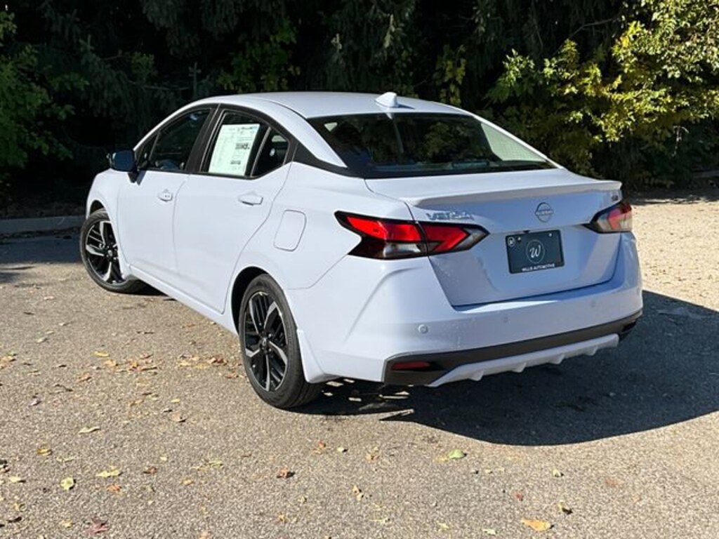 New 2025 Nissan Versa 1.6 SR Sedan