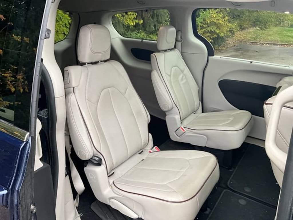 Used 2017 Chrysler Pacifica Limited Van