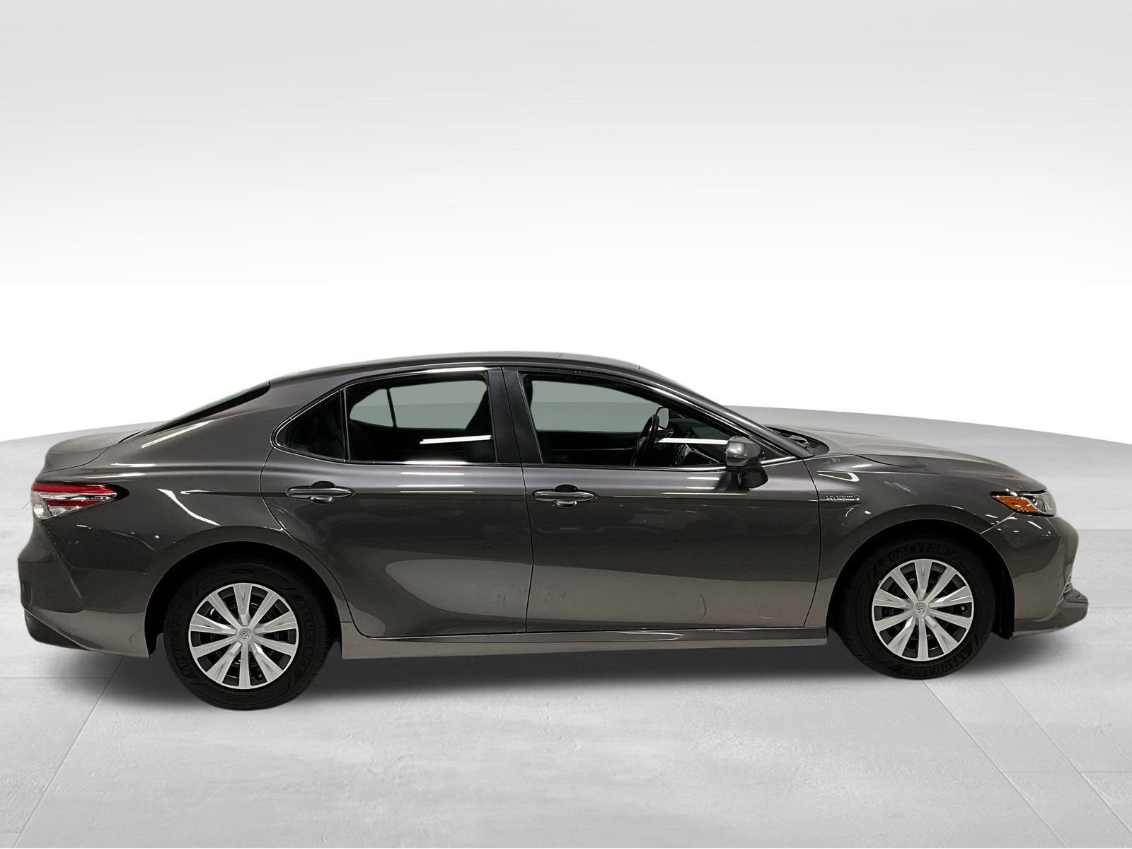 2018 Toyota Camry Hybrid LE photo 3