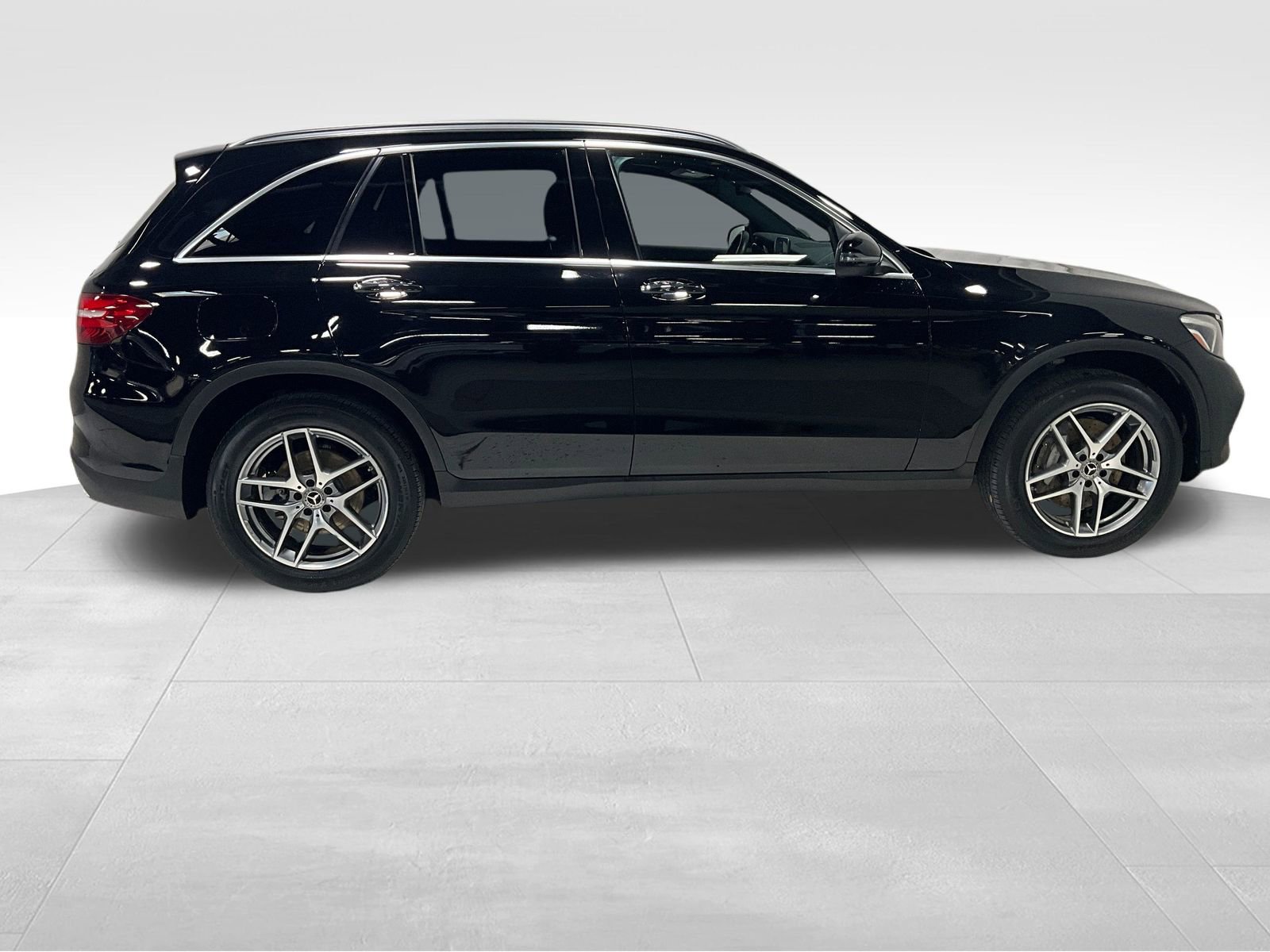 2017 Mercedes Benz GLC 300 photo 2