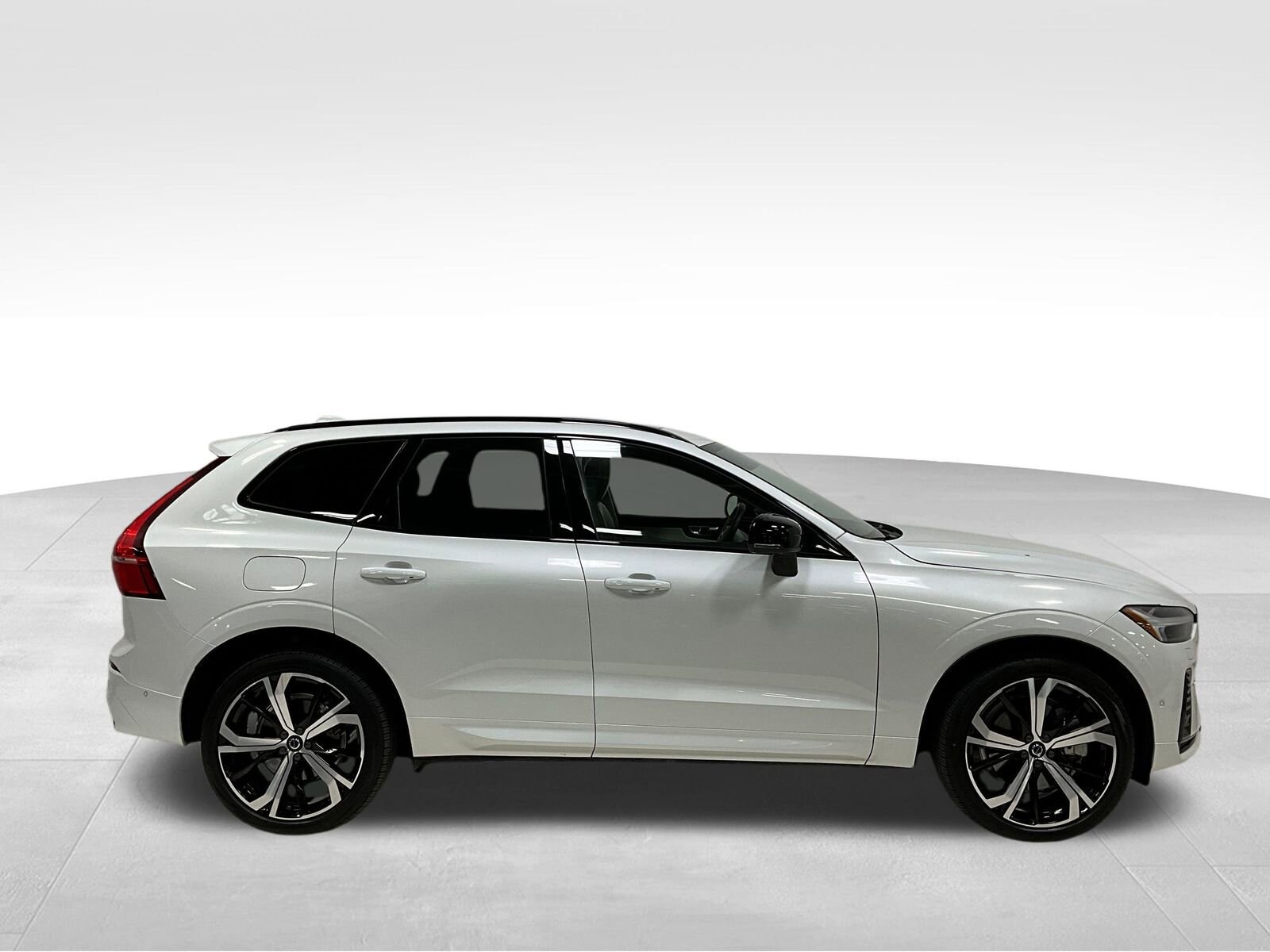 2024 Volvo XC60 Recharge Hybrid Ultimate photo 3