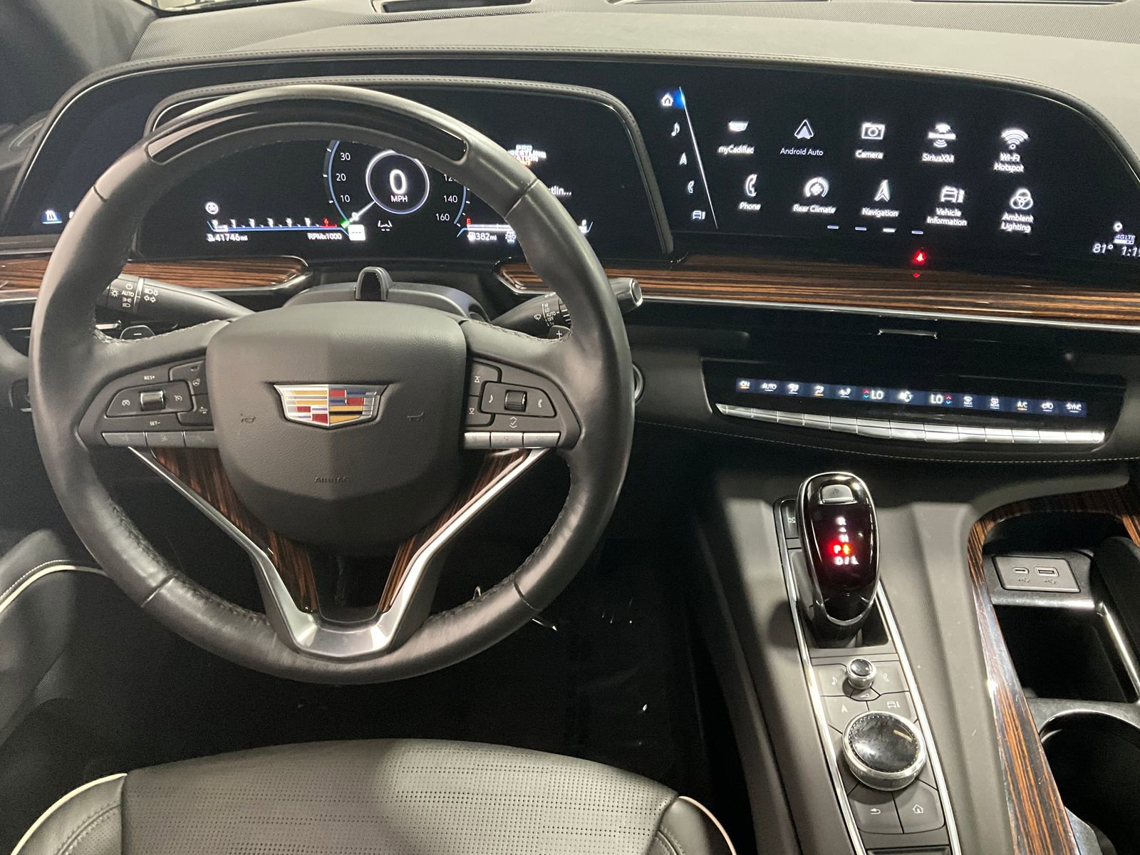 2023 Cadillac Escalade ESV Premium Luxury photo 2