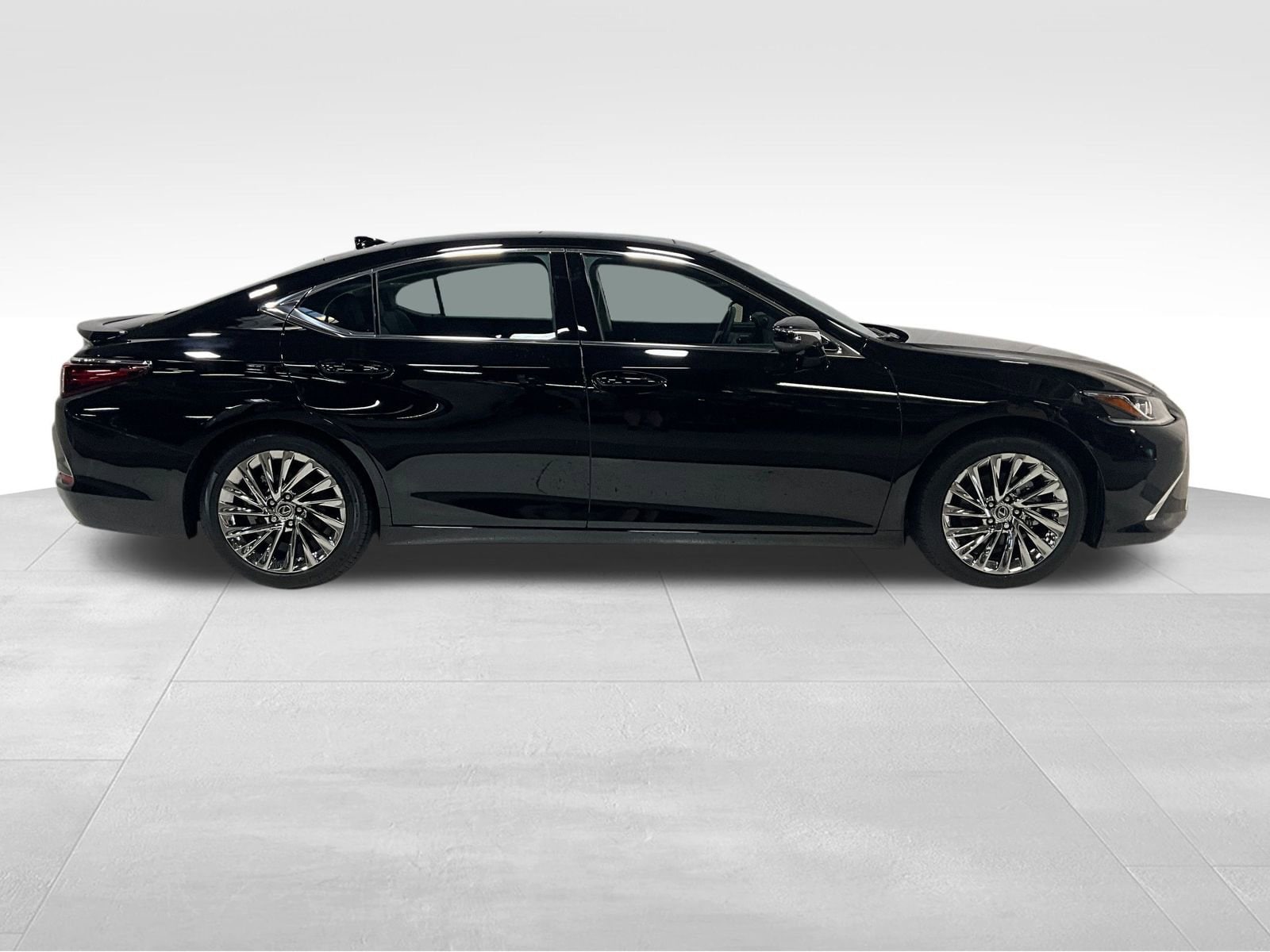 2025 Lexus ES 350 Luxury photo 3