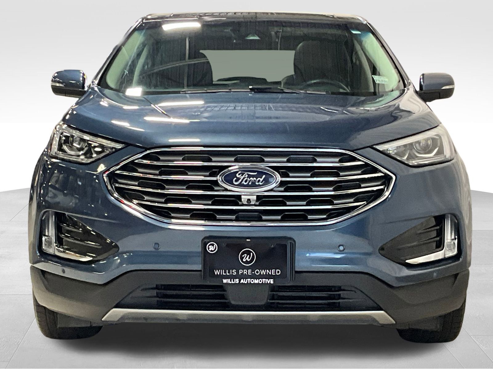 2019 Ford Edge Titanium photo 2